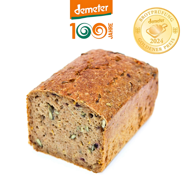 AyurvedaBrot aus Bettinas Keimbackstube – handgebackenes Brot mit gekeimtem Demeter-Dinkel, Kürbiskernen, gekeimtem Bockshornklee und Radieschensprossen, in Bio-Qualität.